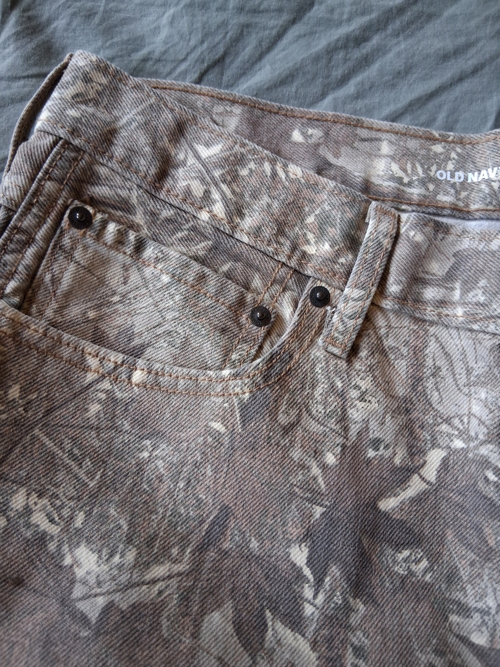 Old Navy Tan and Beige Camouflage '90s Baggy Carpenter Pants NWT - Picture 6 of 9